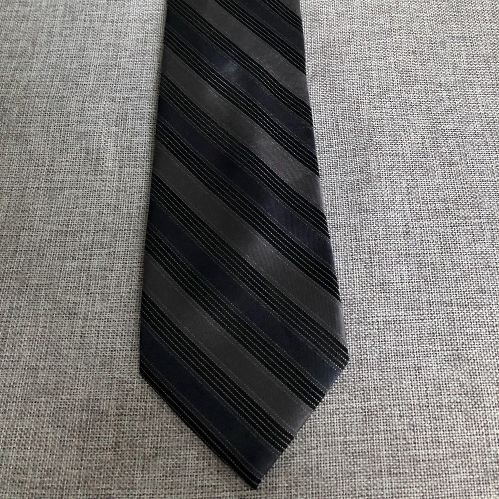Calvin Klein Mens silk tie